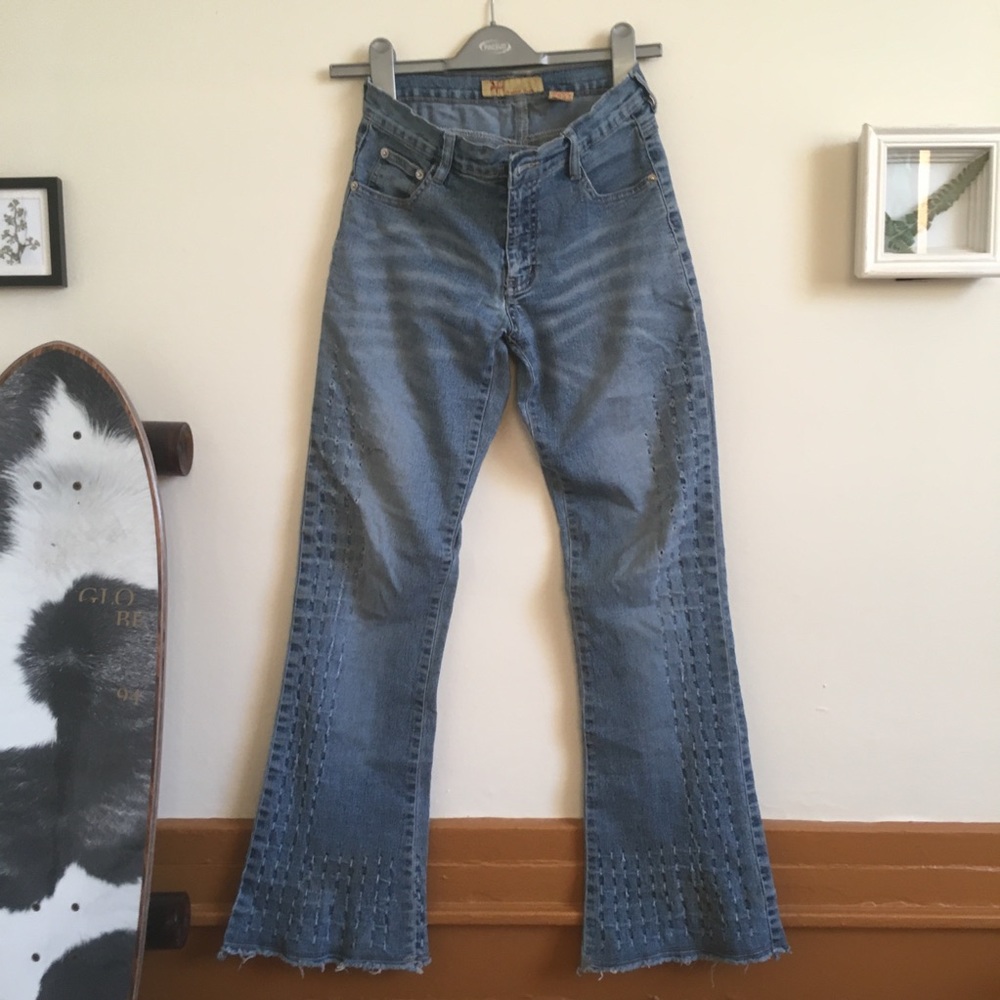 Funky flair jeans with small rip details